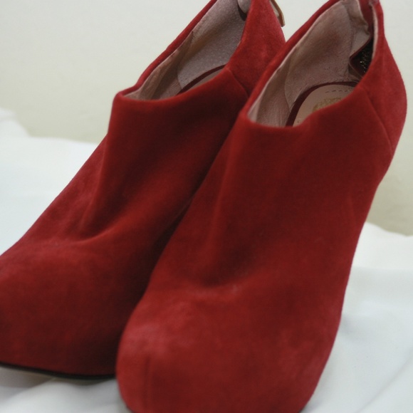 Vince Camuto Suede booties sz 8 - Picture 4 of 7